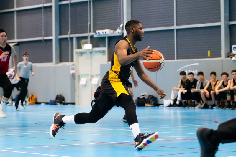 削减了她的 削减了她的